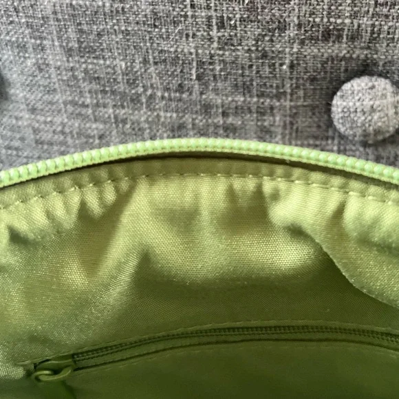 NWT Vera Bradley Slouchy Bucket Shoulder Bag.  Cotton.  Dog Park print. - Picture 12 of 12